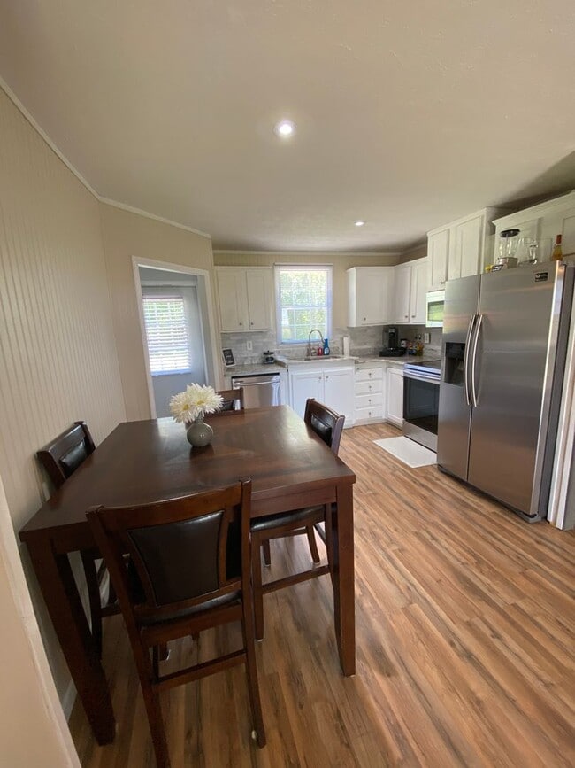 Building Photo - FOR RENT - Love the country?  Love to hunt?  If so, this one is for you!