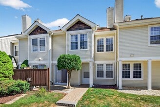 Building Photo - 1220 Whispering Hills Dr