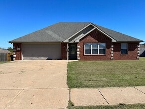 Building Photo - 561 Tamarron Dr