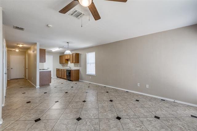 Building Photo - 2326 Kingsway Dr