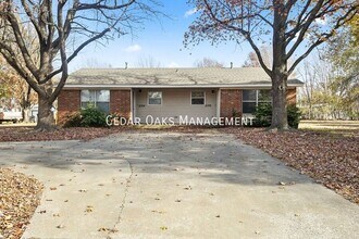 Building Photo - 2374 N Raven Ln