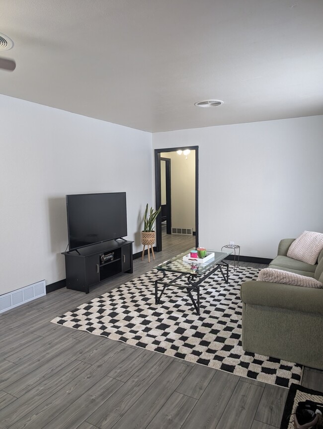 Foto del edificio - 211 E Jackson St