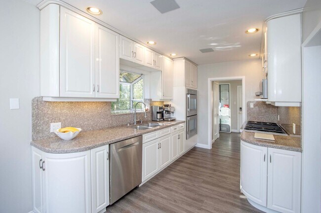 Foto del edificio - Stellar Kentfield Location-4Bed/1.5Ba