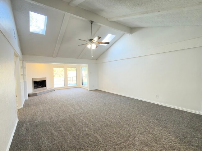 Photo - 302 Fair Oaks Blvd House