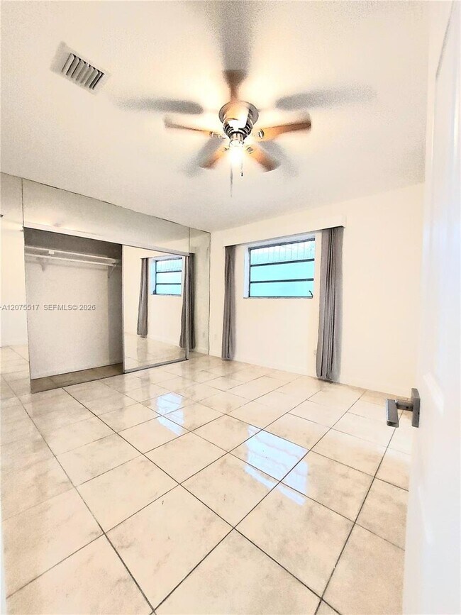 Foto del edificio - 3941 E 9th Ln