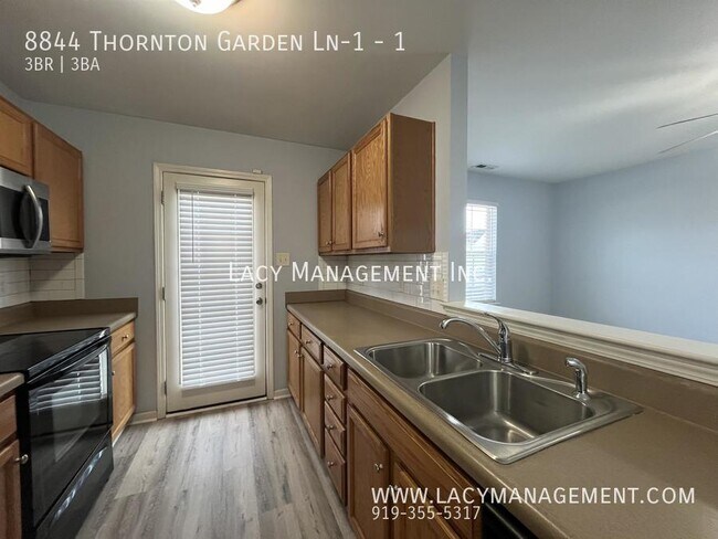 Building Photo - Looking for a Modern Townhome with Car Gar...