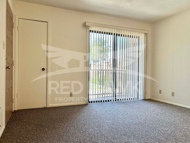 Building Photo - 1111 E University Dr