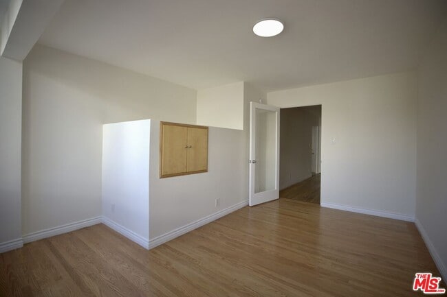 Building Photo - 1233 Barry Ave