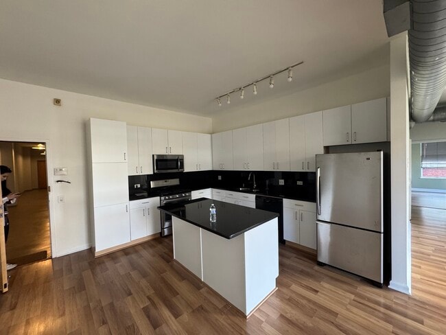 Foto del edificio - 1631 S Michigan Ave