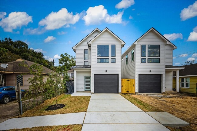 Building Photo - 441 Hahlo St