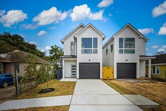 Building Photo - 441 Hahlo St