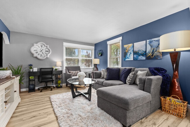 Building Photo - 302 E Wilson Ave