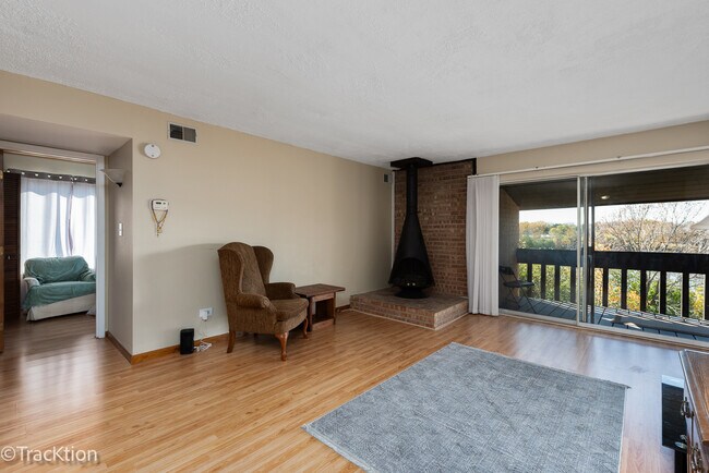 Foto del edificio - 6110 Knoll Valley Dr