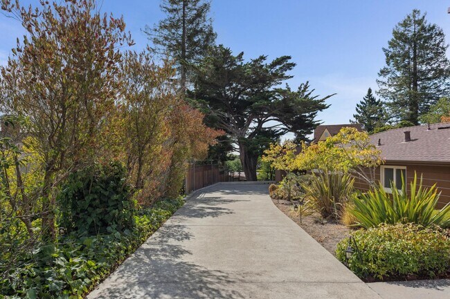 Building Photo - 5960 McAndrew Dr