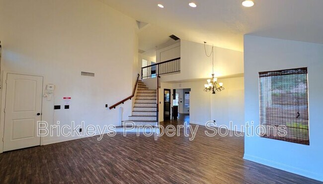 Building Photo - 2363 W Hemlock Ct