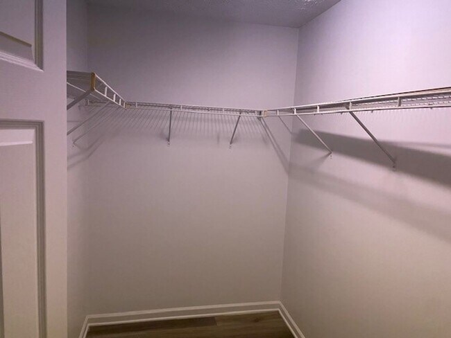 Foto del edificio - 6298 Waverly Ln