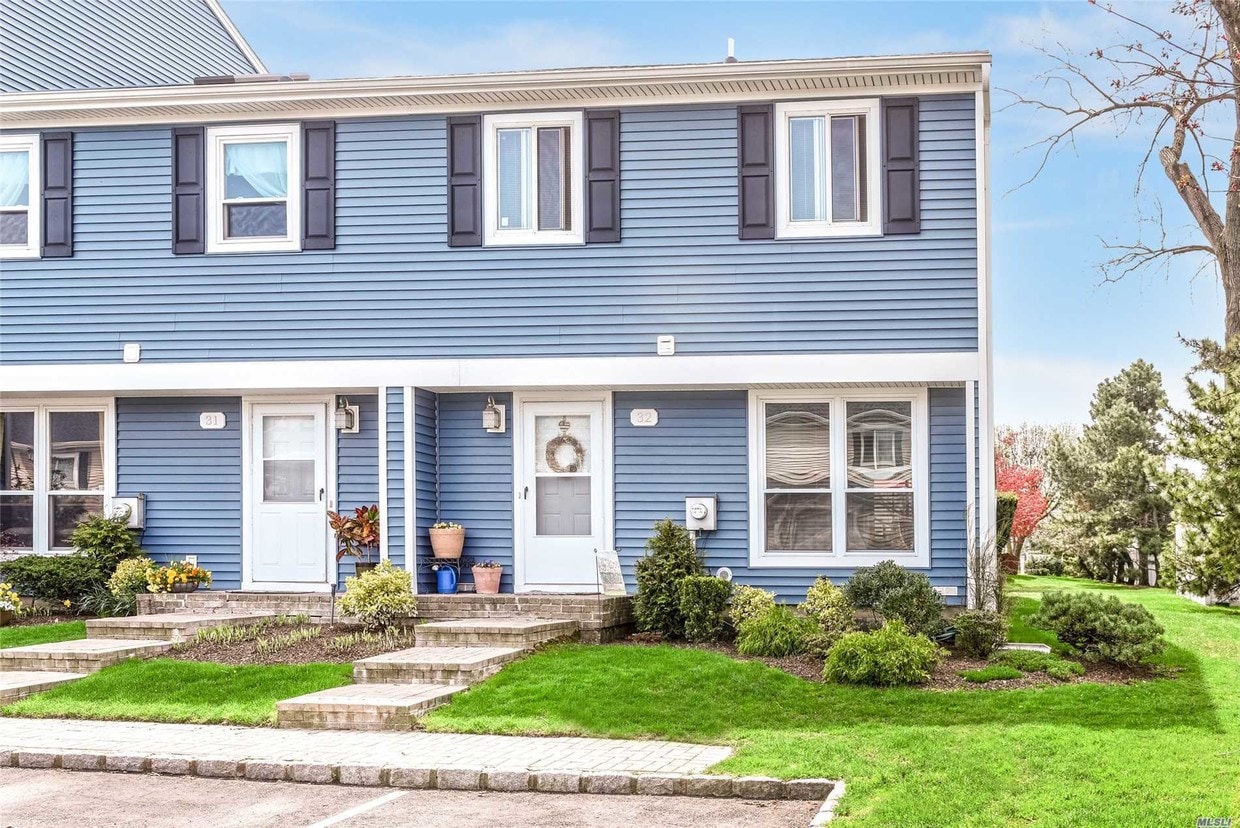 100 Baker Ct Unit 32, Island Park, NY 11558 Condo for Rent in Island