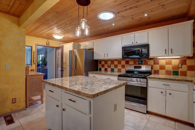 Foto del edificio - 1825 Vanderhoef Ln