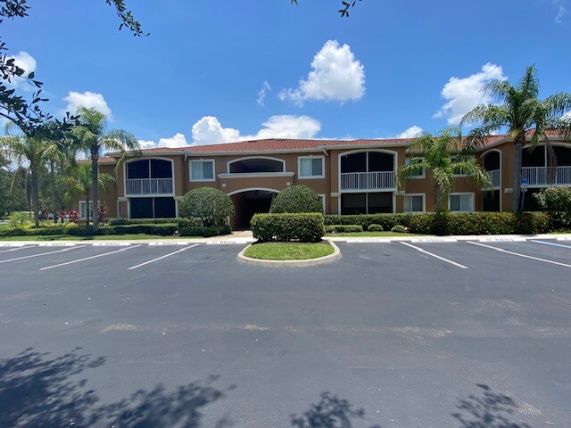 Building Photo - 1820 Florida Club Cir