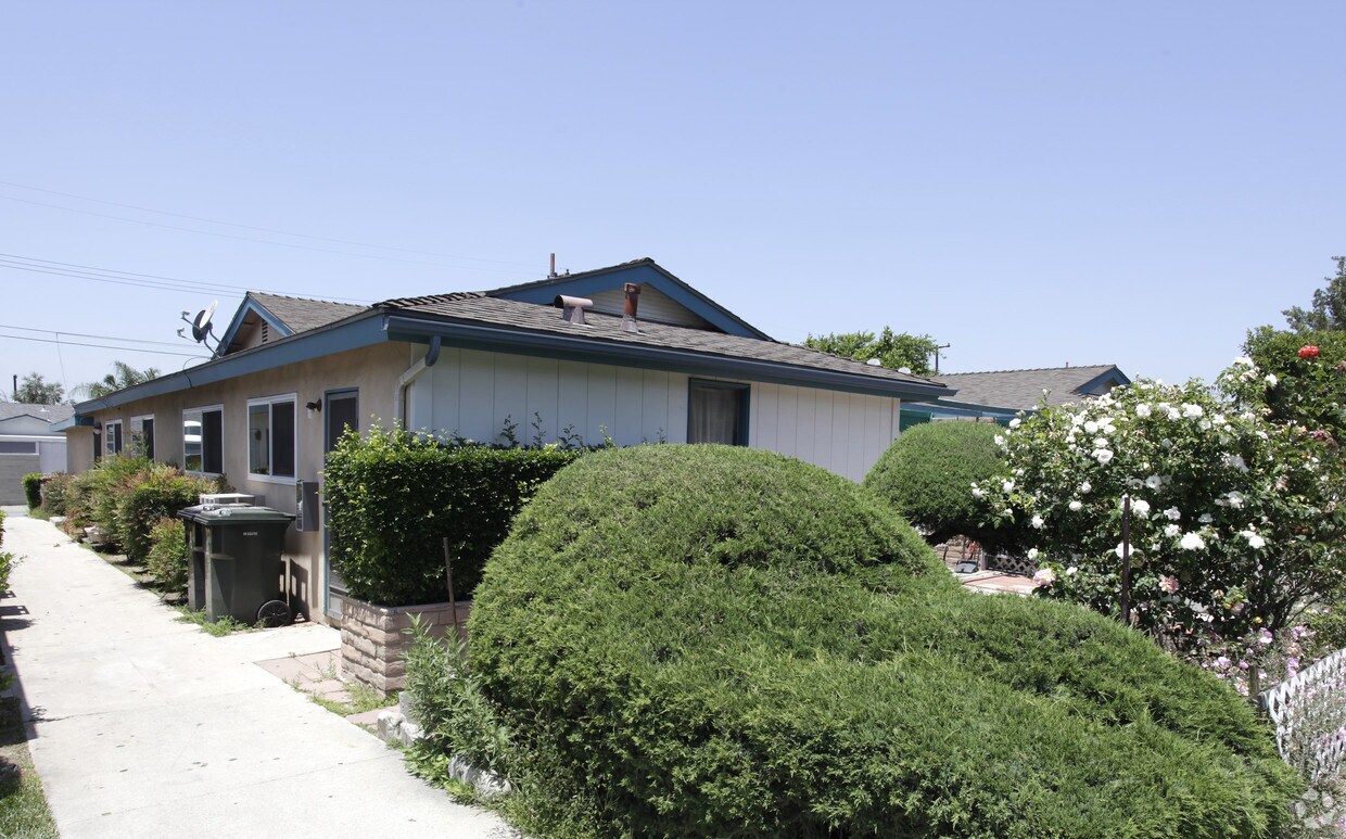 Building Photo - 207 S Acacia Ave