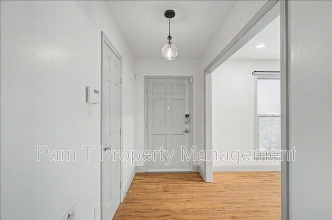 Foto del edificio - 211 Hillary Rd