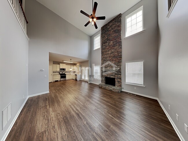 Building Photo - 633 Lincolnwood Ln