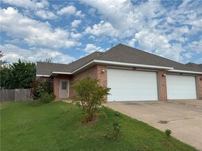 Building Photo - 661 Appleridge Dr