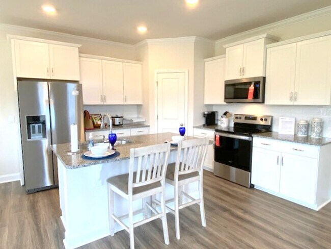 Foto del edificio - 124 Creekview Rd