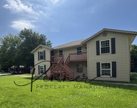 Building Photo - 705-D NE BALL Dr