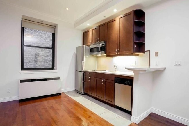 Building Photo - 488 7th Ave