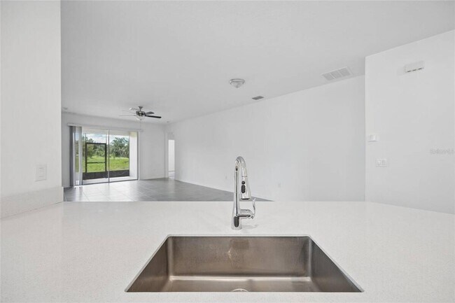 Foto del edificio - 363 Loch Ct