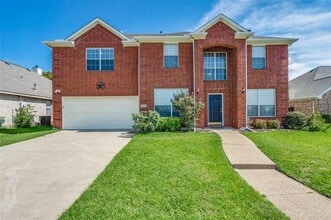 Building Photo - 3408-3408 Oleander Dr