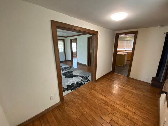 Foto del edificio - 1205 N Bowman Ave