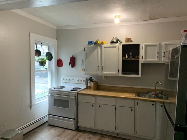 6 Waldo St