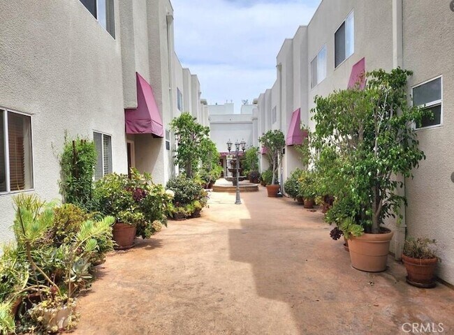 Foto del edificio - 14631 Dickens St