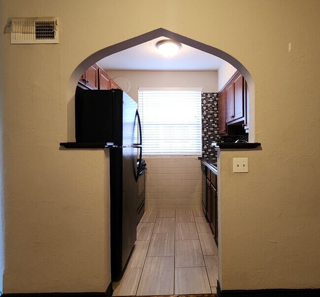 Foto del edificio - 5112 Jamieson Ave