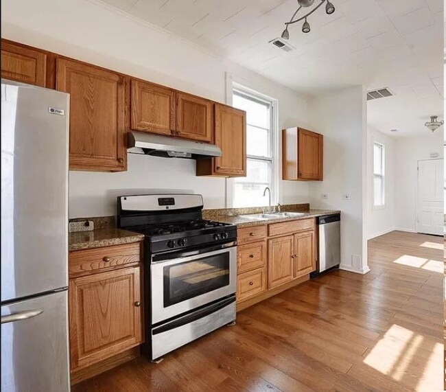 Foto del edificio - 1735 N Kimball Ave