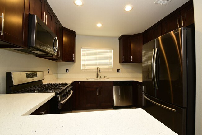 Foto del edificio - Live In The Heart Of Summerlin 2 Bed 2 Bat...