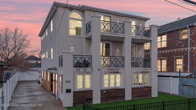 Building Photo - 2981 Hylan Blvd