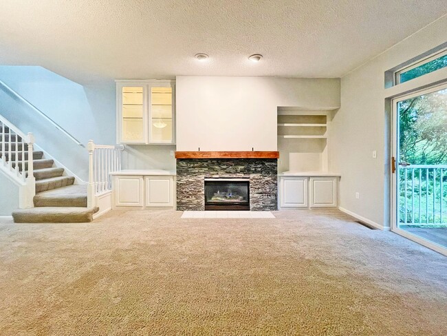 Building Photo - 2245 Creekside Ct