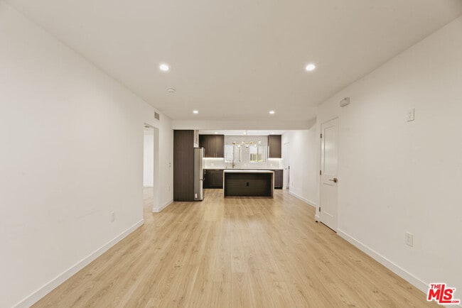 Foto del edificio - 751 N Alfred St