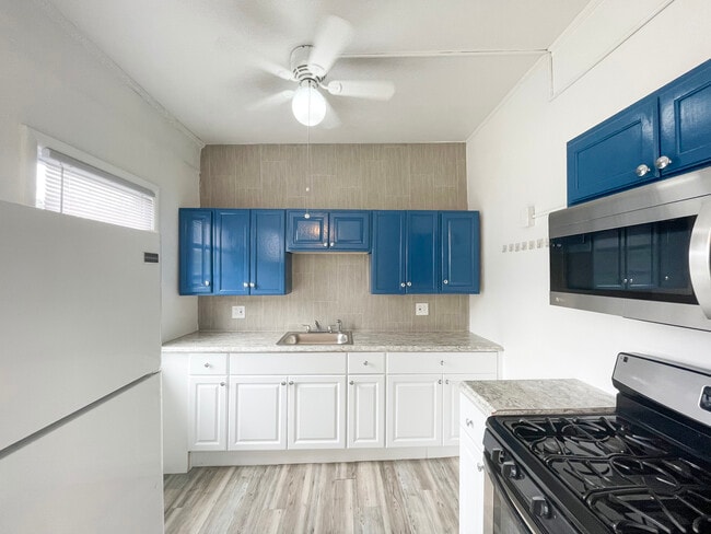 Building Photo - 5809 Hobart St