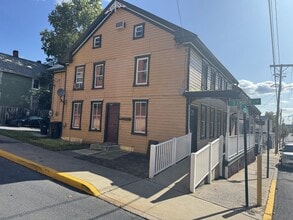 Building Photo - 334 S Church St