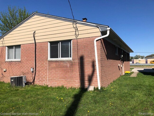 Building Photo - 27069 Lorenz St