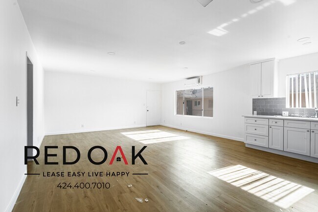 Building Photo - 2 Weeks Free! Incredible Two Bedroom Walk-...