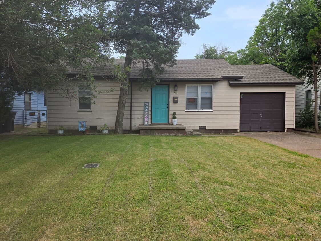 Foto principal - 1516 NW Hoover Ave