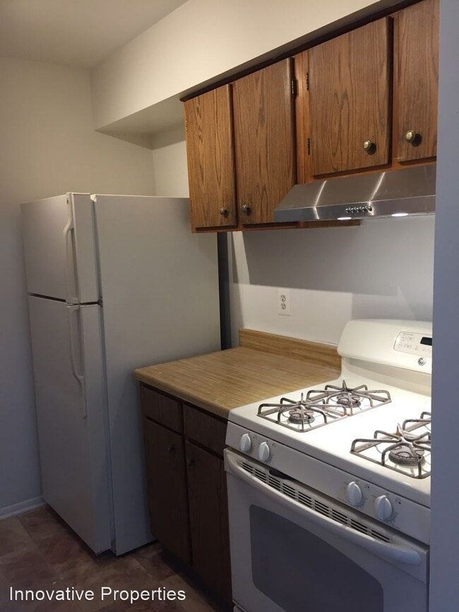 Building Photo - 2 br, 1 bath House - 106 Mountain Road #3C