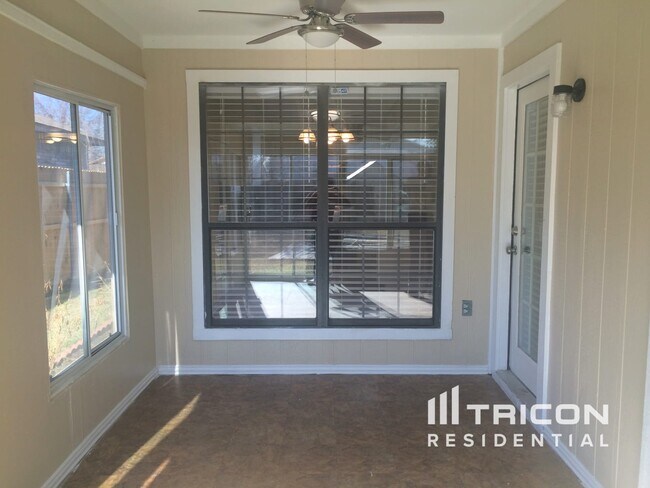 Foto del edificio - 708 Leedsfield Ct