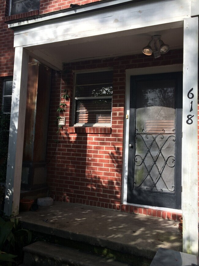 Building Photo - 618 S. Acadian