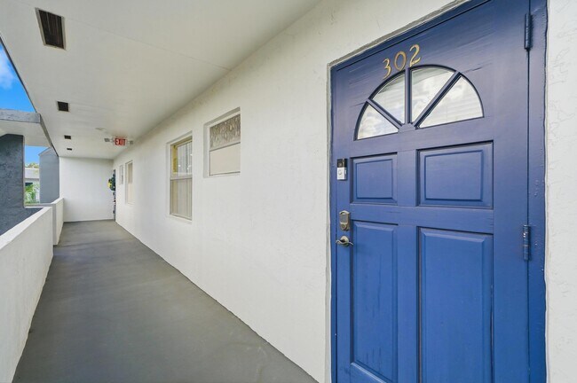 Foto del edificio - 8330 Sands Point Blvd